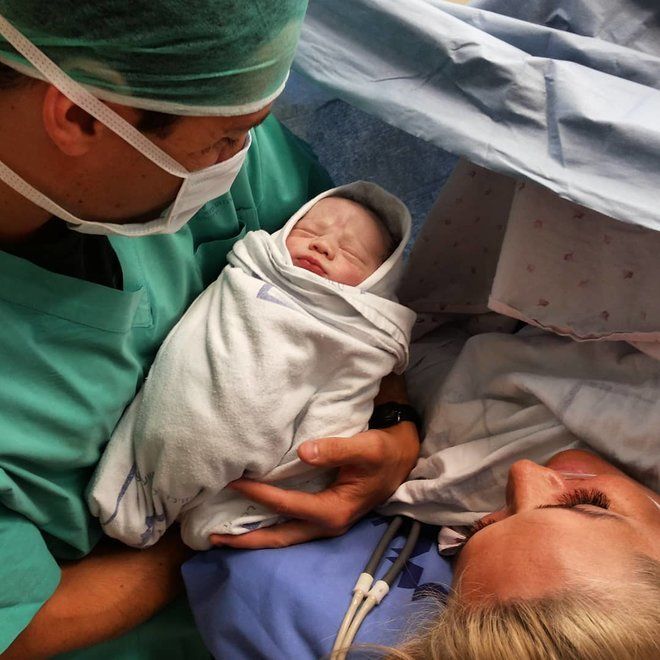 И снова здравствуйте: Антон Макарский с новорожденной дочкой