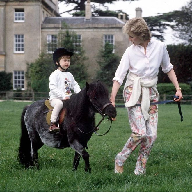 Принцесса Диана и маленький принц Уильям, июль 1986 года /   Instagram  @hellomagus