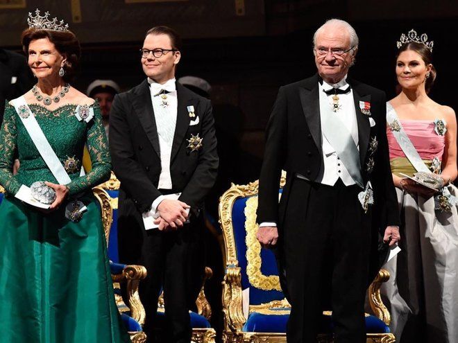 Шведская королевская семья на церемонии вручения Нобелевской премии 2018