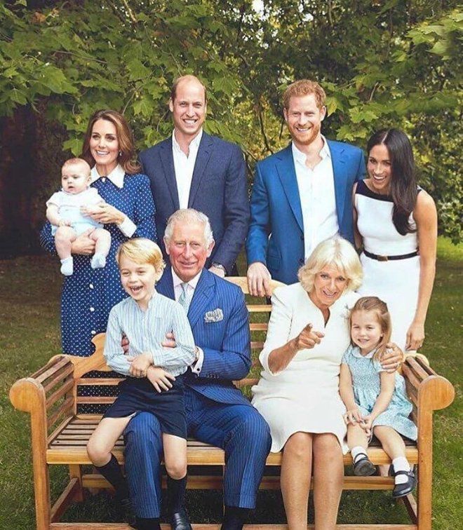 Принц Чарльз в кругу своей семьи