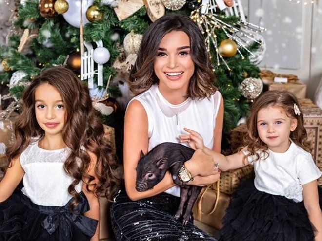 Ксения Бородина с дочками Новый год 2019