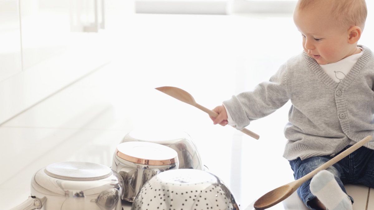 10 кухонных принадлежностей, с которыми любят играть все дети