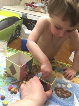Игра в напёрстки Игра в напёрстки