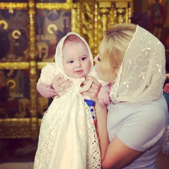 Татьяна Навка стала крестной для своей племянницы