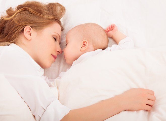 Совет дня: чтобы переселить малыша в отдельную кровать, справьтесь со своими чувствами