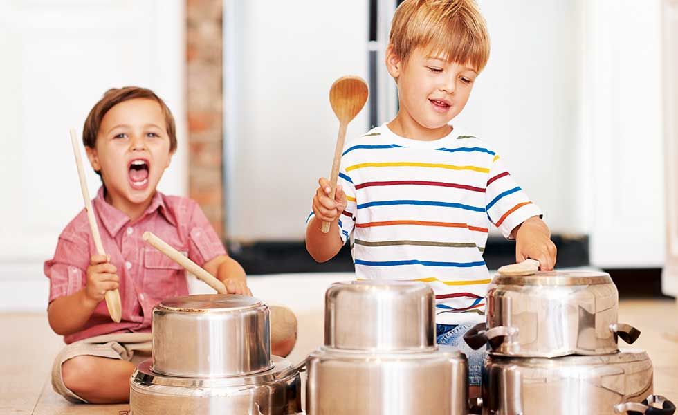 10 кухонных принадлежностей, с которыми любят играть все дети