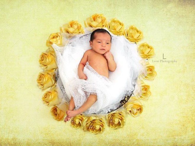 Цветочные фотосессии для новорожденных