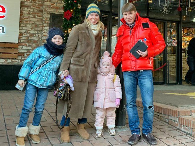 Жаркие страны: Алексей Ягудин и Татьяна Тотьмянина после травмы отдыхают с дочками
