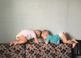 Двойняшкам 1,8))) Двойняшкам 1,8)))