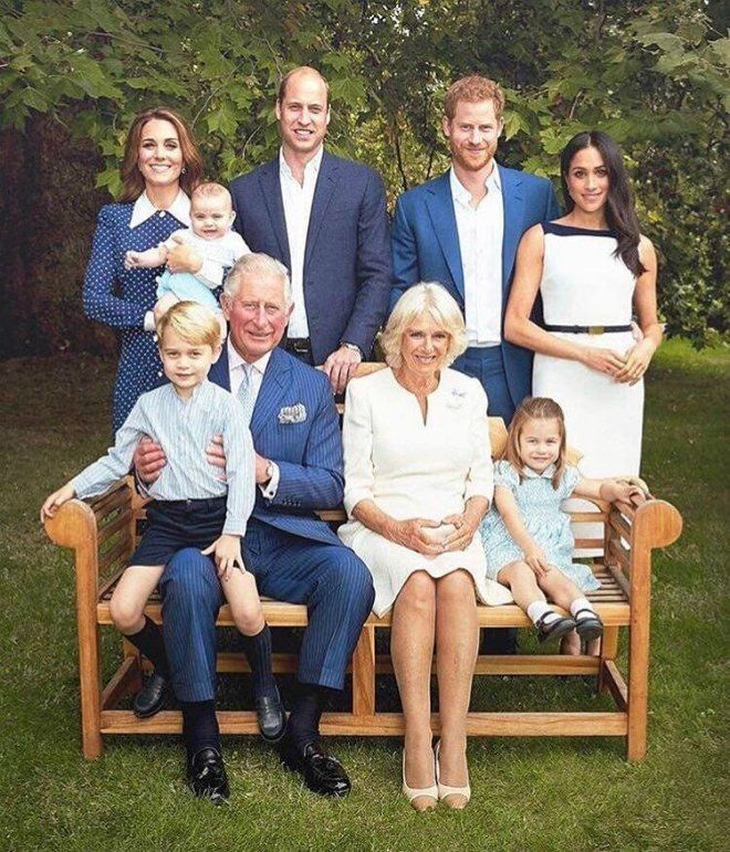 Принц Чарльз в кругу своей семьи